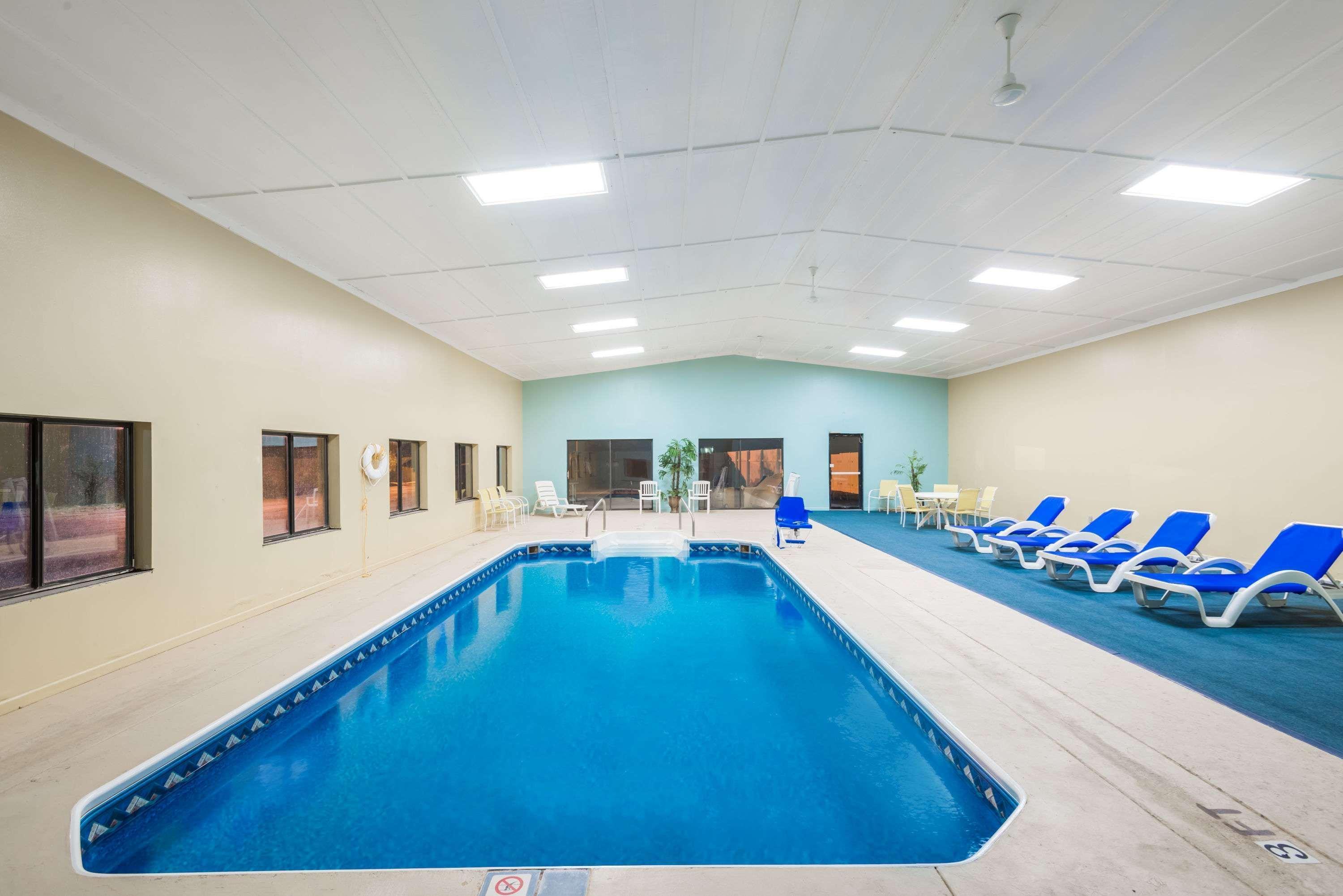 Super 8 By Wyndham Hotel